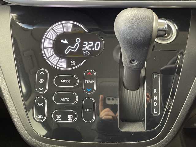 日産 デイズ ルークス X Vセレクション 群馬県 2019(平31)年 7.2万km ホワイトソリッド/プレミアムオリーブM 禁煙車　純正７インチナビ　全方位カメラ　両側パワースライドドア　衝突軽減システム　ＥＴＣ　アイドリングストップ　横滑り防止装置　盗難防止装置　ヘッドライトレベライザー　スマートキー　プッシュスタート