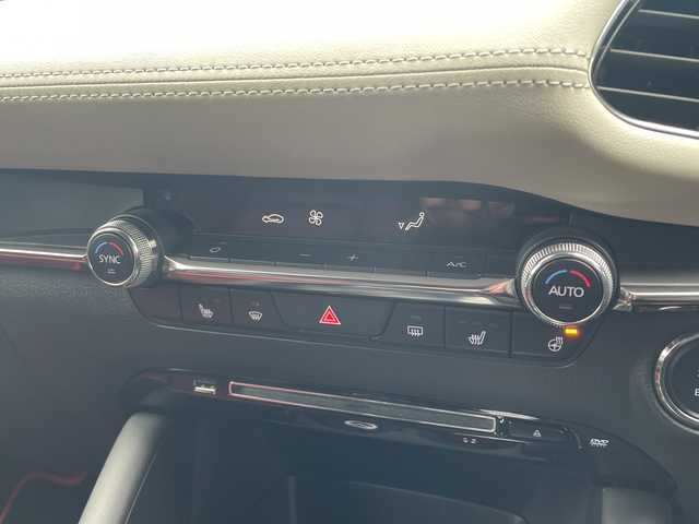 マツダ マツダ３ファストバック 20S 100周年特別記念車 山口県 2021(令3)年 3.2万km スノーフレイクホワイトパールマイカ 特別仕様車　/ＢＯＳＥサウンド　/３６０度セーフティＰＫＧ　/全方位カメラ　/ＡＬＰＩＮＥデジタルインナーミラー＆ドライブレコーダー/レーダークルーズコントロール　/純正ナビ　/AM/FM/CD/DVD/Bluetooth/フルセグTV/赤レザーシート　/スマートキー×２　/運転席パワーシート　/前席ヒートシーター/衝突被害軽減ブレーキ/オートライト、オートマチックハイビーム/純正アルミホイール18インチ/ＥＴＣ/禁煙車