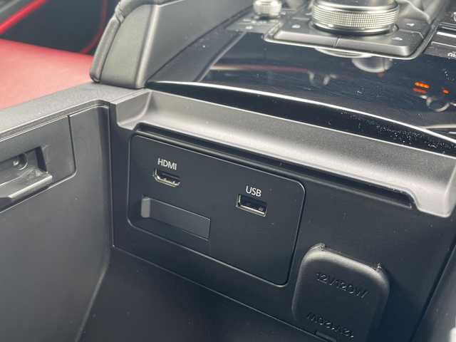 マツダ マツダ３ファストバック 20S 100周年特別記念車 山口県 2021(令3)年 3.2万km スノーフレイクホワイトパールマイカ 特別仕様車　/ＢＯＳＥサウンド　/３６０度セーフティＰＫＧ　/全方位カメラ　/ＡＬＰＩＮＥデジタルインナーミラー＆ドライブレコーダー/レーダークルーズコントロール　/純正ナビ　/AM/FM/CD/DVD/Bluetooth/フルセグTV/赤レザーシート　/スマートキー×２　/運転席パワーシート　/前席ヒートシーター/衝突被害軽減ブレーキ/オートライト、オートマチックハイビーム/純正アルミホイール18インチ/ＥＴＣ/禁煙車