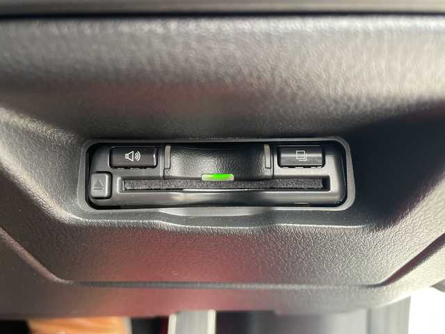 マツダ マツダ３ファストバック 20S 100周年特別記念車 山口県 2021(令3)年 3.2万km スノーフレイクホワイトパールマイカ 特別仕様車　/ＢＯＳＥサウンド　/３６０度セーフティＰＫＧ　/全方位カメラ　/ＡＬＰＩＮＥデジタルインナーミラー＆ドライブレコーダー/レーダークルーズコントロール　/純正ナビ　/AM/FM/CD/DVD/Bluetooth/フルセグTV/赤レザーシート　/スマートキー×２　/運転席パワーシート　/前席ヒートシーター/衝突被害軽減ブレーキ/オートライト、オートマチックハイビーム/純正アルミホイール18インチ/ＥＴＣ/禁煙車