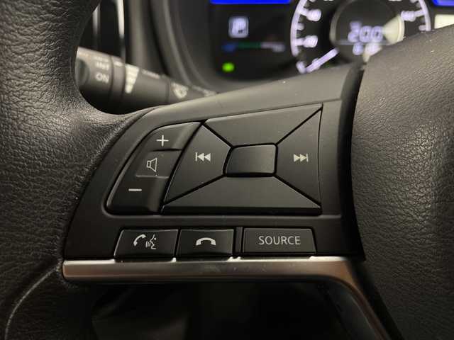 日産 ノート e－パワー X 愛知県 2020(令2)年 4万km ブリリアントホワイトパール /禁煙車//純正オーディオ//AM・FM・CD・AUX//ETC//スーパーUV&IRカットガラス//インテリジェントエマージェンシーブレーキ//レーンディパーチャーウォーニング//踏み間違い防止アシスト//前後パーキングセンサー//ハイビームアシスト//オートライト//純正15インチアルミホイール//純正フロアマット//ステアリングスイッチ//イモビライザー