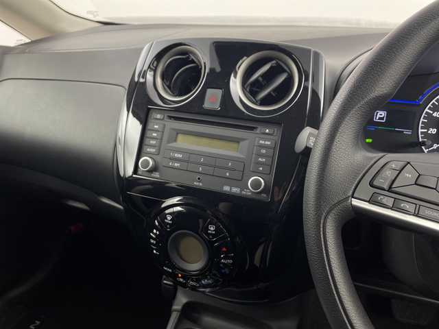 日産 ノート e－パワー X 愛知県 2020(令2)年 4万km ブリリアントホワイトパール /禁煙車//純正オーディオ//AM・FM・CD・AUX//ETC//スーパーUV&IRカットガラス//インテリジェントエマージェンシーブレーキ//レーンディパーチャーウォーニング//踏み間違い防止アシスト//前後パーキングセンサー//ハイビームアシスト//オートライト//純正15インチアルミホイール//純正フロアマット//ステアリングスイッチ//イモビライザー