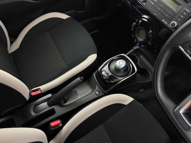 日産 ノート e－パワー X 愛知県 2020(令2)年 4万km ブリリアントホワイトパール /禁煙車//純正オーディオ//AM・FM・CD・AUX//ETC//スーパーUV&IRカットガラス//インテリジェントエマージェンシーブレーキ//レーンディパーチャーウォーニング//踏み間違い防止アシスト//前後パーキングセンサー//ハイビームアシスト//オートライト//純正15インチアルミホイール//純正フロアマット//ステアリングスイッチ//イモビライザー