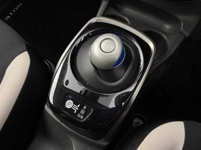 日産 ノート e－パワー X 愛知県 2020(令2)年 4万km ブリリアントホワイトパール /禁煙車//純正オーディオ//AM・FM・CD・AUX//ETC//スーパーUV&IRカットガラス//インテリジェントエマージェンシーブレーキ//レーンディパーチャーウォーニング//踏み間違い防止アシスト//前後パーキングセンサー//ハイビームアシスト//オートライト//純正15インチアルミホイール//純正フロアマット//ステアリングスイッチ//イモビライザー
