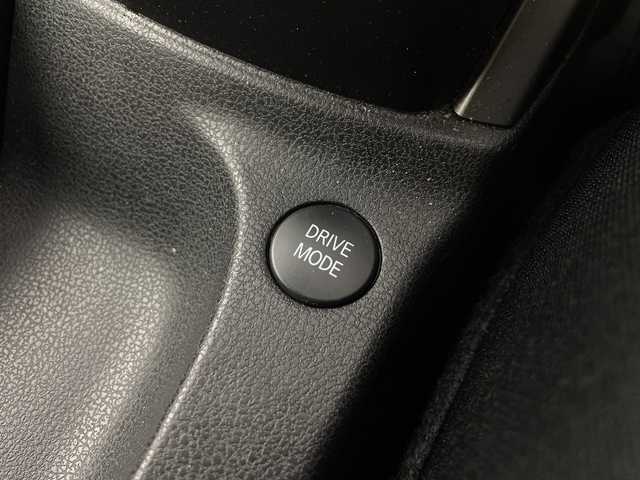 日産 ノート e－パワー X 愛知県 2020(令2)年 4万km ブリリアントホワイトパール /禁煙車//純正オーディオ//AM・FM・CD・AUX//ETC//スーパーUV&IRカットガラス//インテリジェントエマージェンシーブレーキ//レーンディパーチャーウォーニング//踏み間違い防止アシスト//前後パーキングセンサー//ハイビームアシスト//オートライト//純正15インチアルミホイール//純正フロアマット//ステアリングスイッチ//イモビライザー