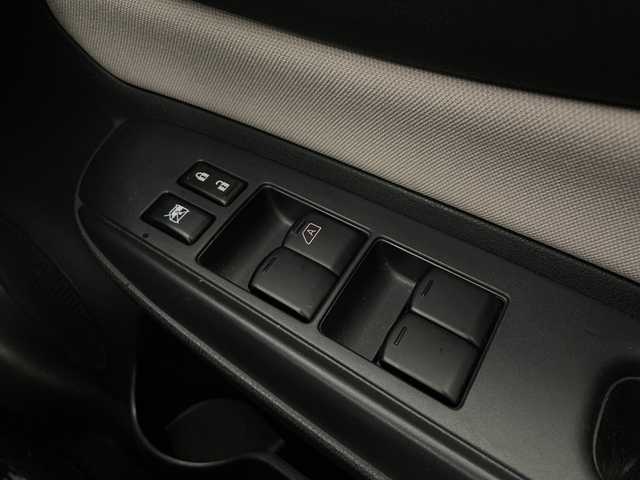 日産 ノート e－パワー X 愛知県 2020(令2)年 4万km ブリリアントホワイトパール /禁煙車//純正オーディオ//AM・FM・CD・AUX//ETC//スーパーUV&IRカットガラス//インテリジェントエマージェンシーブレーキ//レーンディパーチャーウォーニング//踏み間違い防止アシスト//前後パーキングセンサー//ハイビームアシスト//オートライト//純正15インチアルミホイール//純正フロアマット//ステアリングスイッチ//イモビライザー