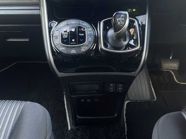 トヨタ ヴォクシー ハイブリッド ZS 煌Ⅱ 大阪府 2019(平31)年 6.4万km イナズマスパーキングブラックガラスフレーク ワンオーナー/ALPINE製11インチナビ（EX11Z）/BT/CD/DVD/フルセグ/全方位カメラ/ALPINE製フリップダウンモニター/両側パワースライドドア/前後ドライブレコーダー/ビルトインETC/クルーズコントロール/衝突軽減ブレーキ/LEDヘッドライト/オートライト/純正16インチAW/純正フロアマット/スマートキープッシュスタート/スペアキー/保証書/取扱説明書