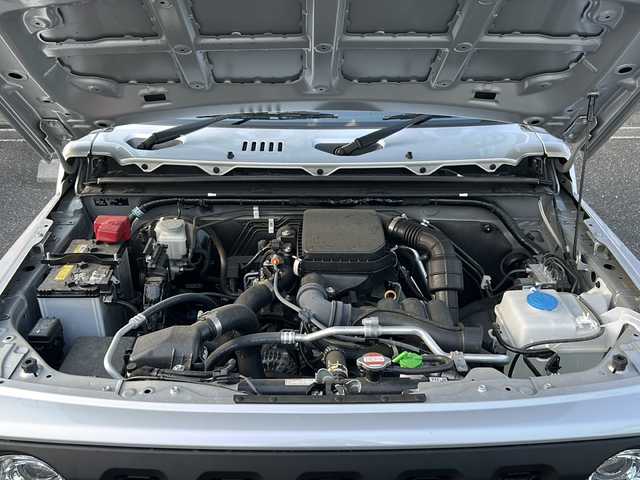 スズキ ジムニー XC 岐阜県 2022(令4)年 1.3万km シルキーシルバーメタリック ５MT/ワンオーナー/シートヒーター/社外ナビ/KENWOOD/地デジテレビ/FM/AM/BTオーディオ/DISK/バックカメラ/デュアルセンサーブレーキサポート/レーンキープアシスト/クルーズコントロール/ヒルディセントコントロール/横滑り防止機能/革巻きステアリング/ステアリングスイッチ/社外デジタルインナーミラー/LEDヘッドライト/フォグライト/ウインカーミラー/ヘッドライトウォッシャー/純正フロアマット車載
