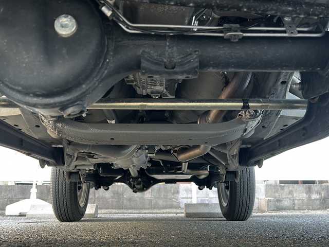 スズキ ジムニー XC 岐阜県 2022(令4)年 1.3万km シルキーシルバーメタリック ５MT/ワンオーナー/シートヒーター/社外ナビ/KENWOOD/地デジテレビ/FM/AM/BTオーディオ/DISK/バックカメラ/デュアルセンサーブレーキサポート/レーンキープアシスト/クルーズコントロール/ヒルディセントコントロール/横滑り防止機能/革巻きステアリング/ステアリングスイッチ/社外デジタルインナーミラー/LEDヘッドライト/フォグライト/ウインカーミラー/ヘッドライトウォッシャー/純正フロアマット車載