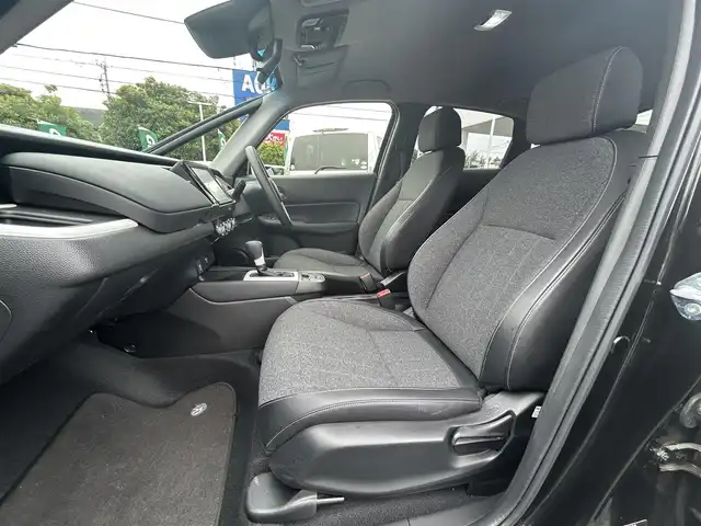 ホンダ フィット ホーム 東京都 2021(令3)年 6.8万km クリスタルブラックパール Honda SENSING/・衝突軽減ブレーキ/・誤発進抑制機能/・後方誤発進抑制機能/・近距離衝突軽減ブレーキ/・歩行者事故低減ステアリング/・路外逸脱抑制機能/・渋滞追従機能付アダプティブ/・クルーズ・コントロール/・車線維持支援システム/・先行車発進お知らせ機能/・標識認識機能/・オートハイビーム/純正メモリナビ（VXM-205VFEi）/・フルセグTV/Bluetooth/AUX/LEDヘッドライト/チップアップシート/電動格納ミラー/取扱説明書/保証書