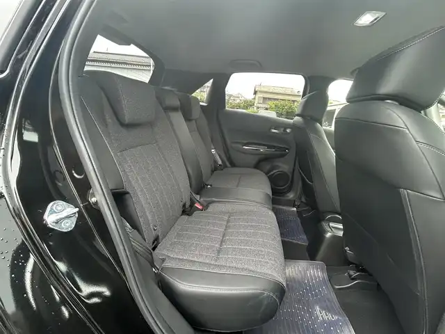 ホンダ フィット ホーム 東京都 2021(令3)年 6.8万km クリスタルブラックパール Honda SENSING/・衝突軽減ブレーキ/・誤発進抑制機能/・後方誤発進抑制機能/・近距離衝突軽減ブレーキ/・歩行者事故低減ステアリング/・路外逸脱抑制機能/・渋滞追従機能付アダプティブ/・クルーズ・コントロール/・車線維持支援システム/・先行車発進お知らせ機能/・標識認識機能/・オートハイビーム/純正メモリナビ（VXM-205VFEi）/・フルセグTV/Bluetooth/AUX/LEDヘッドライト/チップアップシート/電動格納ミラー/取扱説明書/保証書