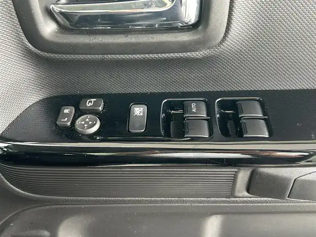 スズキ スペーシア カスタム HYBRID XS ターボ 愛知県 2022(令4)年 0.9万km ピュアホワイトP ターボ/バックカメラ　/両側パワースライド/ビルドインETC/ＨＵＤ/追従クルーズコントロール/前後社外ドライブレコーダー/後方コーナーセンサー/社外８インチナビ/SD/Bluetooth/DVD/フルセグTV/ローダウン/ベンチシート/シートヒーターD席/純正フロアマット/社外アルミホイール/カーテンエアバック/ABS/横滑り防止装置/レーンキープアシスト/衝突被害軽減システム/盗難防止装置/スマートキー/スペアキー/保証書/取扱説明書