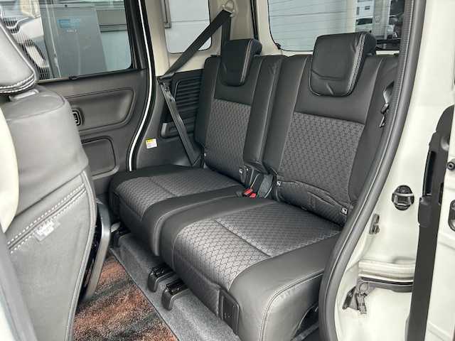 スズキ スペーシア カスタム HYBRID XS ターボ 愛知県 2022(令4)年 0.9万km ピュアホワイトP ターボ/バックカメラ　/両側パワースライド/ビルドインETC/ＨＵＤ/追従クルーズコントロール/前後社外ドライブレコーダー/後方コーナーセンサー/社外８インチナビ/SD/Bluetooth/DVD/フルセグTV/ローダウン/ベンチシート/シートヒーターD席/純正フロアマット/社外アルミホイール/カーテンエアバック/ABS/横滑り防止装置/レーンキープアシスト/衝突被害軽減システム/盗難防止装置/スマートキー/スペアキー/保証書/取扱説明書