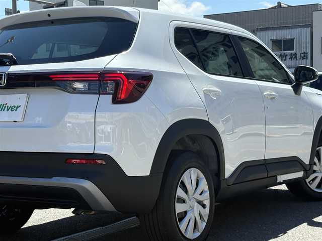 ホンダ ＷＲ－Ｖ X 三重県 2025(令7)年 0.1万km未満 プラチナホワイトパール ♪♪登録済未使用車♪♪/ホンダセンシング/　・衝突軽減ブレーキ(CMBS)/　・踏み間違い衝突軽減システム/　・路外逸脱抑制機能/　・歩行者事故低減ステアリング/　・先行車発進お知らせ/　・標識認識機能/　・オートハイビーム/　・パーキングセンサーシステム/　・アダプティブクルーズコントロール/　・車線維持支援システム/スマートキーx2/プッシュスタート/パドルシフト/LEDヘッドライト/オートライト/ライトレベリング/横滑り防止/ターンミラー/電動格納ミラー/サイドカーテンエアバック