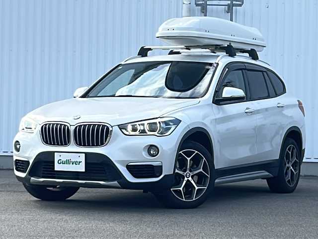 ＢＭＷ Ｘ１ 愛媛県 2018(平30)年 4.7万km 白 純正ナビ/Bluetooth/CD/DVD/USB/ETC/バックカメラ/アラウンドビューモニター/ハーフレザー/前席シートヒーター/社外ドライブレコーダー前のみ/コーナーセンサー（PDC）/オートライト/オートLEDヘッドライト/フォグランプ/スマートキー/スペアキー/電子パーキング/ルーフレール/保証書/取扱説明書/メンテナンス記録簿