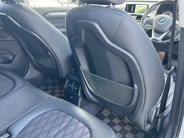 ＢＭＷ Ｘ１ 愛媛県 2018(平30)年 4.7万km 白 純正ナビ/Bluetooth/CD/DVD/USB/ETC/バックカメラ/アラウンドビューモニター/ハーフレザー/前席シートヒーター/社外ドライブレコーダー前のみ/コーナーセンサー（PDC）/オートライト/オートLEDヘッドライト/フォグランプ/スマートキー/スペアキー/電子パーキング/ルーフレール/保証書/取扱説明書/メンテナンス記録簿
