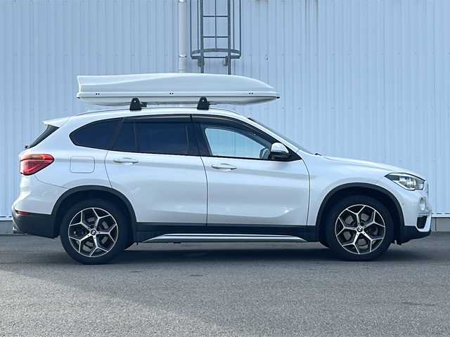 ＢＭＷ Ｘ１ 愛媛県 2018(平30)年 4.7万km 白 純正ナビ/Bluetooth/CD/DVD/USB/ETC/バックカメラ/アラウンドビューモニター/ハーフレザー/前席シートヒーター/社外ドライブレコーダー前のみ/コーナーセンサー（PDC）/オートライト/オートLEDヘッドライト/フォグランプ/スマートキー/スペアキー/電子パーキング/ルーフレール/保証書/取扱説明書/メンテナンス記録簿