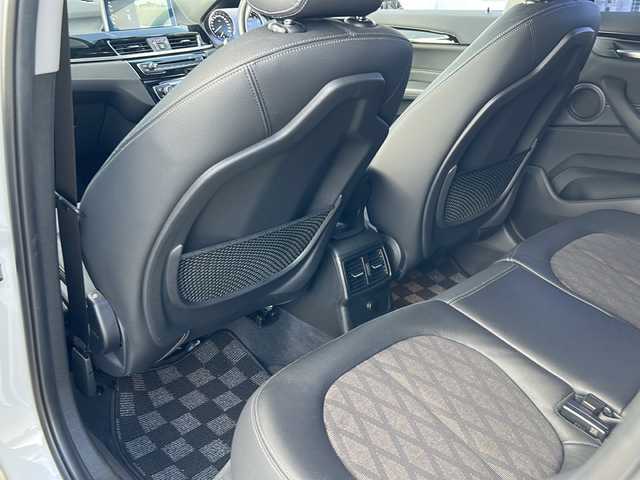 ＢＭＷ Ｘ１ 愛媛県 2018(平30)年 4.7万km 白 純正ナビ/Bluetooth/CD/DVD/USB/ETC/バックカメラ/アラウンドビューモニター/ハーフレザー/前席シートヒーター/社外ドライブレコーダー前のみ/コーナーセンサー（PDC）/オートライト/オートLEDヘッドライト/フォグランプ/スマートキー/スペアキー/電子パーキング/ルーフレール/保証書/取扱説明書/メンテナンス記録簿