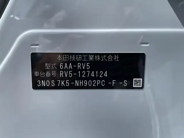 ホンダ ヴェゼル ハイブリッド e:HEV Z PLaYパッケージ 佐賀県 2025(令7)年 0.1千km プレミアムサンライトホワイトパール ワンオーナー/純正9インチHonda CONNECTディスプレイ(ナビ機能付)/・フルセグTV/AM/FM/USB/Bluetooth/・Apple Car Play/Android Auto/バックカメラ/ビルトインETC2.0/ハンズフリーパワーテールゲート(予約クローズ機能付)/電子パーキングブレーキ/・BRAKE HOLD機能/置くだけ充電/ハーフレザーシート/DN席シートヒーター/ISOFIX対応/パドルシフト/革巻きステアリング/ステアリングヒーター/ステアリングリモコン/純正18インチアルミホイール/純正LEDヘッドライト/・アダプティブドライビングビーム/純正LEDフォグランプ/新車保証書/記録簿/取扱説明書/スペアキー１本/ホンダセンシング/・アダプティブクルーズコントロール/・衝突被害軽減ブレーキ/・先行車発進お知らせ機能/・路外逸脱抑制機能/・ブラインドスポットインフォメーション/・パーキングセンサーシステム/・標識認識機能