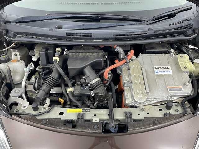 日産 ノート e－パワー X 岐阜県 2017(平29)年 4万km インペリアルアンバーP 純正SDナビ/（フルセグ/Bluetooth/SD）/全方位カメラ/デジタルインナーミラー/エマージェンシーブレーキ/LEDヘッドライト/前方ドライブレコーダー/横滑り防止/レーンキープアシスト/プッシュスタート/スマートキー/スペアキー/ETC/コーナーセンサー/ステアリングスイッチ