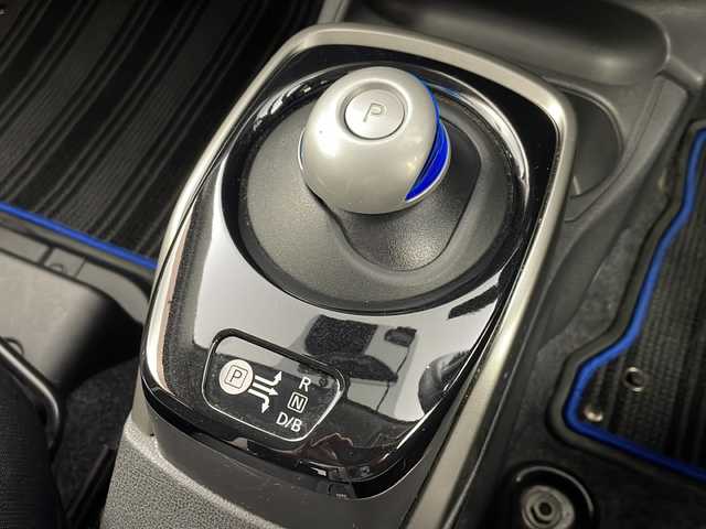 日産 ノート e－パワー X 岐阜県 2017(平29)年 4万km インペリアルアンバーP 純正SDナビ/（フルセグ/Bluetooth/SD）/全方位カメラ/デジタルインナーミラー/エマージェンシーブレーキ/LEDヘッドライト/前方ドライブレコーダー/横滑り防止/レーンキープアシスト/プッシュスタート/スマートキー/スペアキー/ETC/コーナーセンサー/ステアリングスイッチ