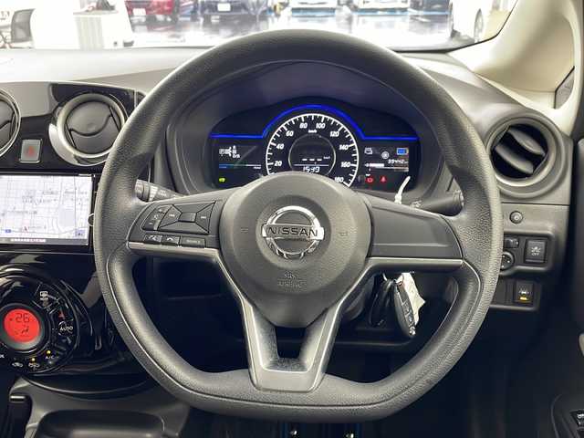 日産 ノート e－パワー X 岐阜県 2017(平29)年 4万km インペリアルアンバーP 純正SDナビ/（フルセグ/Bluetooth/SD）/全方位カメラ/デジタルインナーミラー/エマージェンシーブレーキ/LEDヘッドライト/前方ドライブレコーダー/横滑り防止/レーンキープアシスト/プッシュスタート/スマートキー/スペアキー/ETC/コーナーセンサー/ステアリングスイッチ