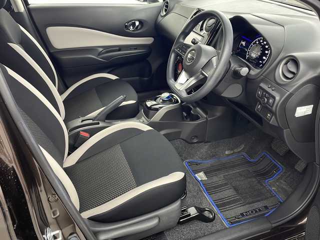 日産 ノート e－パワー X 岐阜県 2017(平29)年 4万km インペリアルアンバーP 純正SDナビ/（フルセグ/Bluetooth/SD）/全方位カメラ/デジタルインナーミラー/エマージェンシーブレーキ/LEDヘッドライト/前方ドライブレコーダー/横滑り防止/レーンキープアシスト/プッシュスタート/スマートキー/スペアキー/ETC/コーナーセンサー/ステアリングスイッチ