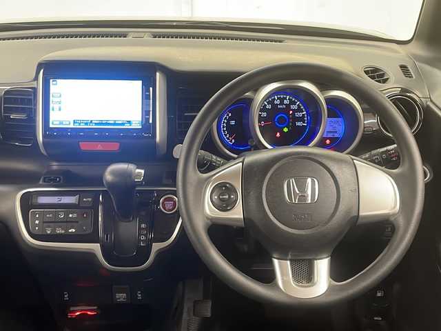 ホンダ Ｎ ＢＯＸ カスタム G Lパッケージ 道央・札幌 2015(平27)年 4.4万km ポリッシュドメタルメタリック /4WD//純正SDナビ/（CD/DVD/SD/BT/ラジオ/フルセグ）//社外エンジンスターター//ステアリングスイッチ//オートエアコン//オートライト//フォグライト//シートヒーター（運転席、助手席）//ETC//片側パワースライドドア