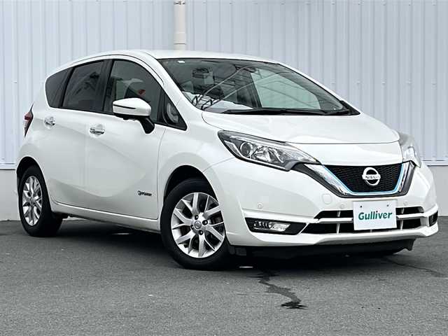 日産 ノート e－パワー メダリスト 三重県 2016(平28)年 4.8万km ブリリアントホワイトパール 純正ナビ　/全周囲カメラ　/デジタルインナーミラー　/ＥＴＣ　/コーナーセンサー　/ハーフレザーシート/レーンキープアシスト　/衝突軽減ブレーキ/革巻きステアリング　/ステアリングスイッチ　/ＬＥＤヘッドライト/オートライト　/純正フロアマット/電動格納ミラー　/禁煙車