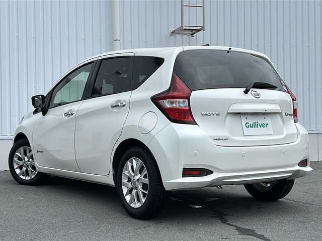 日産 ノート e－パワー メダリスト 三重県 2016(平28)年 4.8万km ブリリアントホワイトパール 純正ナビ　/全周囲カメラ　/デジタルインナーミラー　/ＥＴＣ　/コーナーセンサー　/ハーフレザーシート/レーンキープアシスト　/衝突軽減ブレーキ/革巻きステアリング　/ステアリングスイッチ　/ＬＥＤヘッドライト/オートライト　/純正フロアマット/電動格納ミラー　/禁煙車