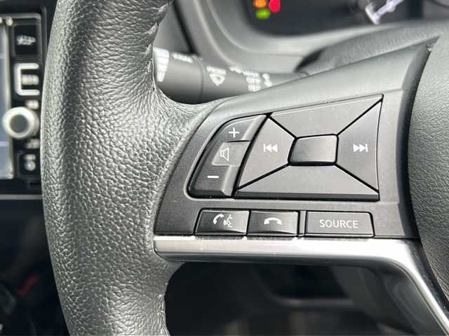 日産 ノート e－パワー メダリスト 三重県 2016(平28)年 4.8万km ブリリアントホワイトパール 純正ナビ　/全周囲カメラ　/デジタルインナーミラー　/ＥＴＣ　/コーナーセンサー　/ハーフレザーシート/レーンキープアシスト　/衝突軽減ブレーキ/革巻きステアリング　/ステアリングスイッチ　/ＬＥＤヘッドライト/オートライト　/純正フロアマット/電動格納ミラー　/禁煙車