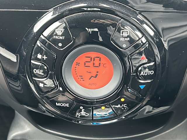 日産 ノート e－パワー メダリスト 三重県 2016(平28)年 4.8万km ブリリアントホワイトパール 純正ナビ　/全周囲カメラ　/デジタルインナーミラー　/ＥＴＣ　/コーナーセンサー　/ハーフレザーシート/レーンキープアシスト　/衝突軽減ブレーキ/革巻きステアリング　/ステアリングスイッチ　/ＬＥＤヘッドライト/オートライト　/純正フロアマット/電動格納ミラー　/禁煙車
