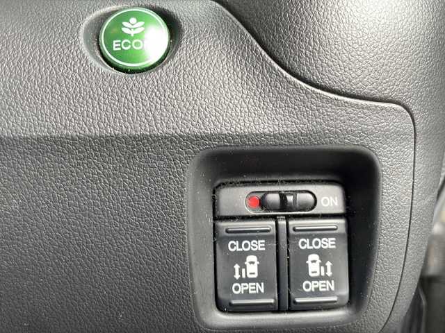 ホンダ Ｎ ＢＯＸ G SSパッケージ 愛媛県 2013(平25)年 5.2万km クリスタルブラックパール 純正メモリナビ/（AM/FM/CD/DVD/BT/USB）/ワンセグTV/バックカメラ/スマートキー/プッシュスタート/前後ドライブレコーダー/両側パワースライドドア/ETC/横滑り防止装置/ライトレベライザー/ISOFIX/ステアリングスイッチ/電格ウィンカーミラー