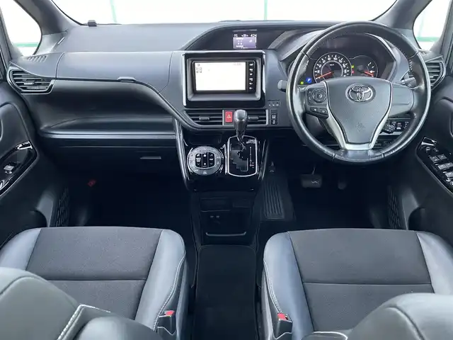 トヨタ ノア Si ダブルバイビー 山梨県 2018(平30)年 7.9万km ブラッキッシュアゲハガラスフレーク 4WD/純正SDナビ/純正CD/DVD/Bluetooth接続/フルセグTV/バックカメラ/ETC2.0/ドライブレコーダー/ハーフレザー調シート/両側電動スライドドア/スペアキー/取扱説明書/保証書/社外AW付き冬タイヤ車載(205/60/16)