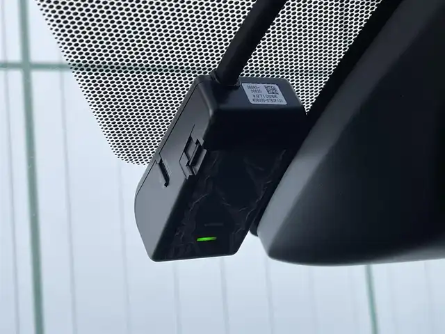 トヨタ ノア Si ダブルバイビー 山梨県 2018(平30)年 7.9万km ブラッキッシュアゲハガラスフレーク 4WD/純正SDナビ/純正CD/DVD/Bluetooth接続/フルセグTV/バックカメラ/ETC2.0/ドライブレコーダー/ハーフレザー調シート/両側電動スライドドア/スペアキー/取扱説明書/保証書/社外AW付き冬タイヤ車載(205/60/16)