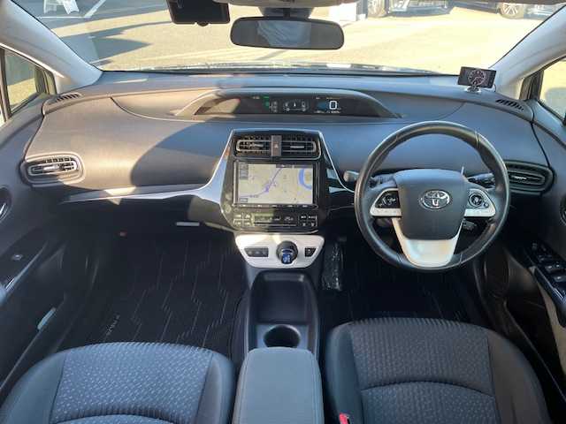 トヨタ プリウス S 宮城県 2016(平28)年 6.4万km アティチュードブラックマイカ 登録時走行距離６３３７３ｋｍ/レーダークルーズコントロール/バックカメラ/プリクラッシュセーフティ/レーンキープアシスト/横滑り防止機能/前後ドライブレコーダー/ＬＥＤヘッドライト/プッシュスタート/スマートキー/純正ナビ/・Bluetooth/・ワンセグ/・SDサーバー/・CD/DVD/ＥＴＣ/フォグランプ/純正フロアマット/オートライト