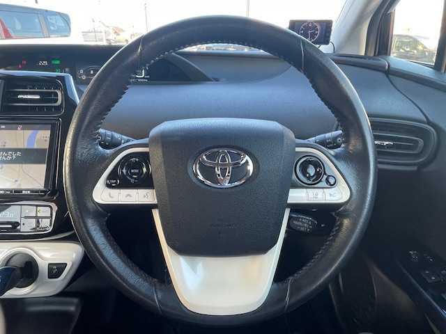 トヨタ プリウス S 宮城県 2016(平28)年 6.4万km アティチュードブラックマイカ 登録時走行距離６３３７３ｋｍ/レーダークルーズコントロール/バックカメラ/プリクラッシュセーフティ/レーンキープアシスト/横滑り防止機能/前後ドライブレコーダー/ＬＥＤヘッドライト/プッシュスタート/スマートキー/純正ナビ/・Bluetooth/・ワンセグ/・SDサーバー/・CD/DVD/ＥＴＣ/フォグランプ/純正フロアマット/オートライト