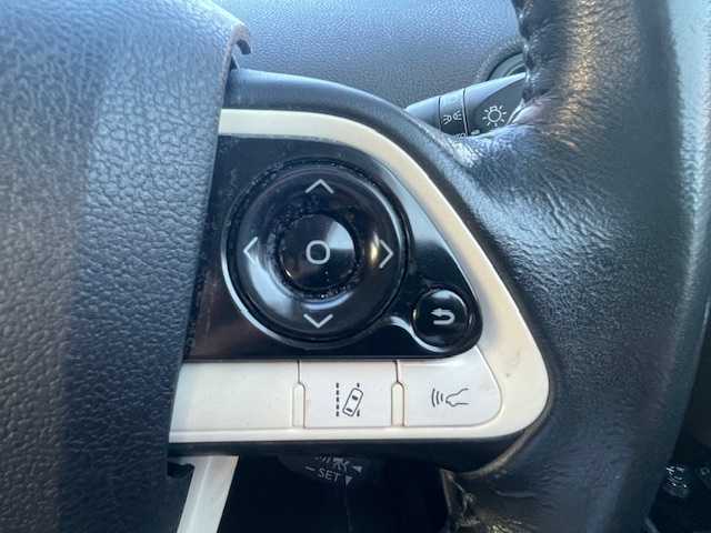 トヨタ プリウス S 宮城県 2016(平28)年 6.4万km アティチュードブラックマイカ 登録時走行距離６３３７３ｋｍ/レーダークルーズコントロール/バックカメラ/プリクラッシュセーフティ/レーンキープアシスト/横滑り防止機能/前後ドライブレコーダー/ＬＥＤヘッドライト/プッシュスタート/スマートキー/純正ナビ/・Bluetooth/・ワンセグ/・SDサーバー/・CD/DVD/ＥＴＣ/フォグランプ/純正フロアマット/オートライト