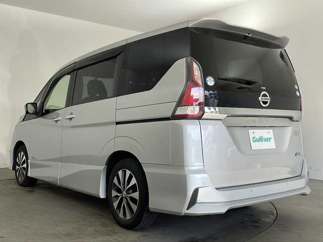 日産 セレナ ハイウェイスター Vセレクション 兵庫県 2017(平29)年 5.6万km ブリリアントシルバー ・エマージェンシーブレーキ/・車線逸脱警報/・コーナーセンサー/・標識認識機能/・純正ナビ＆TV＆BT＆DVD&CD&SD/・アラウンドビューモニター/・両側パワースライドドア/・左側ハンズフリー機能/・横滑り防止装置/・スマートキー/・プッシュスタート/・LEDライト/・フォグ/・オートライト/・前方ドライブレコーダー/・ETC/・スペアキー/・純正16インチアルミホイール/・純正フロアマット