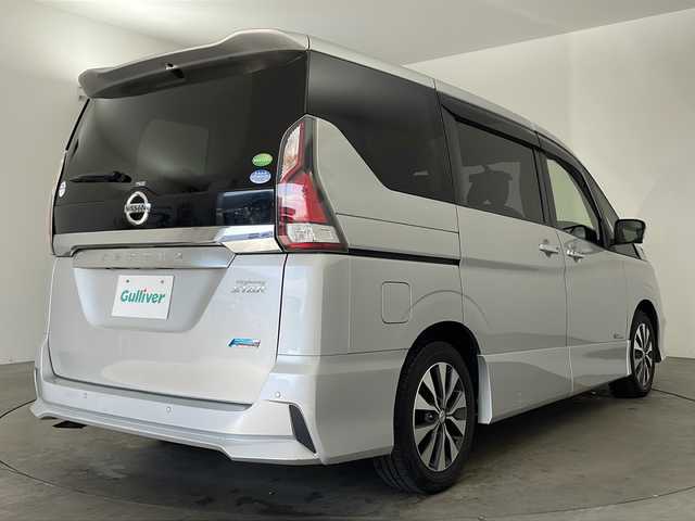 日産 セレナ ハイウェイスター Vセレクション 兵庫県 2017(平29)年 5.6万km ブリリアントシルバー ・エマージェンシーブレーキ/・車線逸脱警報/・コーナーセンサー/・標識認識機能/・純正ナビ＆TV＆BT＆DVD&CD&SD/・アラウンドビューモニター/・両側パワースライドドア/・左側ハンズフリー機能/・横滑り防止装置/・スマートキー/・プッシュスタート/・LEDライト/・フォグ/・オートライト/・前方ドライブレコーダー/・ETC/・スペアキー/・純正16インチアルミホイール/・純正フロアマット