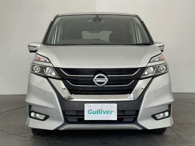 日産 セレナ ハイウェイスター Vセレクション 兵庫県 2017(平29)年 5.6万km ブリリアントシルバー ・エマージェンシーブレーキ/・車線逸脱警報/・コーナーセンサー/・標識認識機能/・純正ナビ＆TV＆BT＆DVD&CD&SD/・アラウンドビューモニター/・両側パワースライドドア/・左側ハンズフリー機能/・横滑り防止装置/・スマートキー/・プッシュスタート/・LEDライト/・フォグ/・オートライト/・前方ドライブレコーダー/・ETC/・スペアキー/・純正16インチアルミホイール/・純正フロアマット
