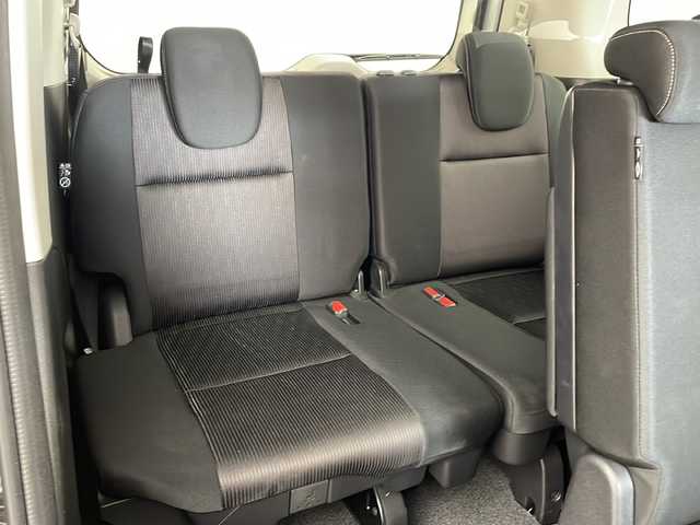 日産 セレナ ハイウェイスター Vセレクション 兵庫県 2017(平29)年 5.6万km ブリリアントシルバー ・エマージェンシーブレーキ/・車線逸脱警報/・コーナーセンサー/・標識認識機能/・純正ナビ＆TV＆BT＆DVD&CD&SD/・アラウンドビューモニター/・両側パワースライドドア/・左側ハンズフリー機能/・横滑り防止装置/・スマートキー/・プッシュスタート/・LEDライト/・フォグ/・オートライト/・前方ドライブレコーダー/・ETC/・スペアキー/・純正16インチアルミホイール/・純正フロアマット