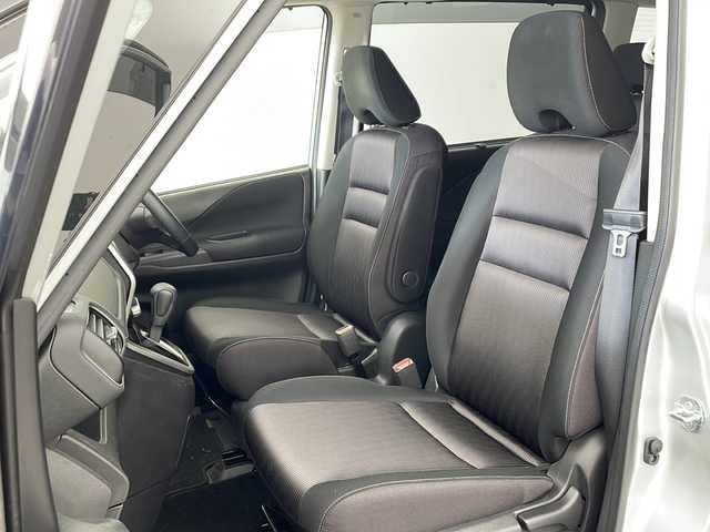 日産 セレナ ハイウェイスター Vセレクション 兵庫県 2017(平29)年 5.6万km ブリリアントシルバー ・エマージェンシーブレーキ/・車線逸脱警報/・コーナーセンサー/・標識認識機能/・純正ナビ＆TV＆BT＆DVD&CD&SD/・アラウンドビューモニター/・両側パワースライドドア/・左側ハンズフリー機能/・横滑り防止装置/・スマートキー/・プッシュスタート/・LEDライト/・フォグ/・オートライト/・前方ドライブレコーダー/・ETC/・スペアキー/・純正16インチアルミホイール/・純正フロアマット