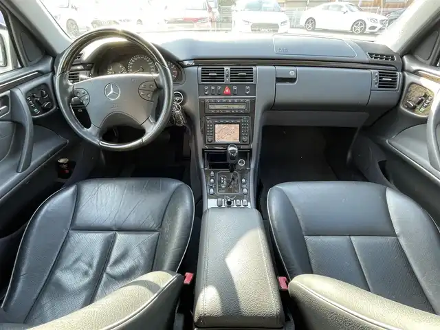 メルセデス・ベンツ Ｅ４３０ アバンギャルド 静岡県 2000(平12)年 4.2万km ブリリアントシルバー サンルーフ/レザーシート/純正ナビ/(CD/AM/FM/AUX)/クルーズコントロール/メモリー付パワーシート/シートヒーター/キーレスキー/ETC/純正フロアマット/純正17インチアルミホイール/保証書/取扱説明書/スペアキー