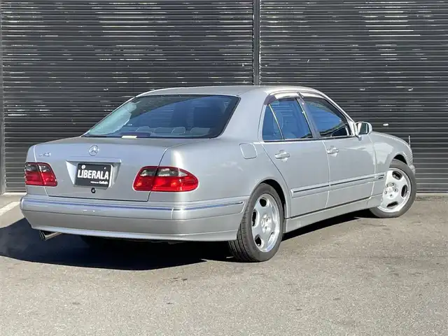 メルセデス・ベンツ Ｅ４３０ アバンギャルド 静岡県 2000(平12)年 4.2万km ブリリアントシルバー サンルーフ/レザーシート/純正ナビ/(CD/AM/FM/AUX)/クルーズコントロール/メモリー付パワーシート/シートヒーター/キーレスキー/ETC/純正フロアマット/純正17インチアルミホイール/保証書/取扱説明書/スペアキー
