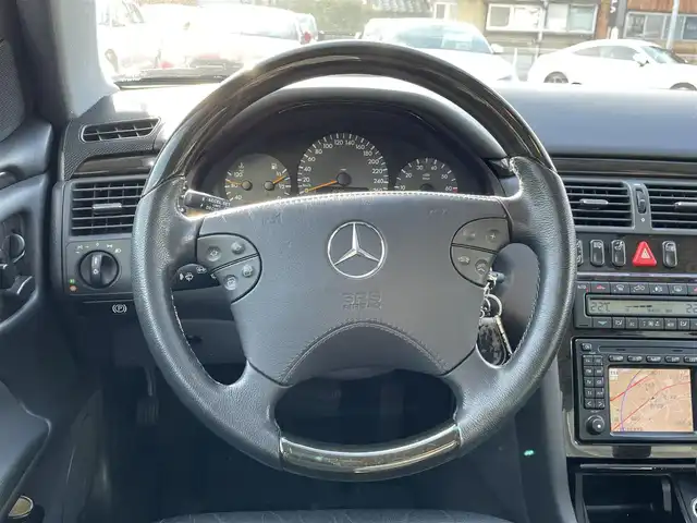 メルセデス・ベンツ Ｅ４３０ アバンギャルド 静岡県 2000(平12)年 4.2万km ブリリアントシルバー サンルーフ/レザーシート/純正ナビ/(CD/AM/FM/AUX)/クルーズコントロール/メモリー付パワーシート/シートヒーター/キーレスキー/ETC/純正フロアマット/純正17インチアルミホイール/保証書/取扱説明書/スペアキー