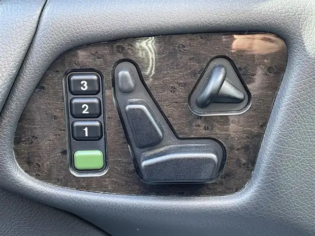 メルセデス・ベンツ Ｅ４３０ アバンギャルド 静岡県 2000(平12)年 4.2万km ブリリアントシルバー サンルーフ/レザーシート/純正ナビ/(CD/AM/FM/AUX)/クルーズコントロール/メモリー付パワーシート/シートヒーター/キーレスキー/ETC/純正フロアマット/純正17インチアルミホイール/保証書/取扱説明書/スペアキー