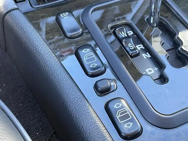 メルセデス・ベンツ Ｅ４３０ アバンギャルド 静岡県 2000(平12)年 4.2万km ブリリアントシルバー サンルーフ/レザーシート/純正ナビ/(CD/AM/FM/AUX)/クルーズコントロール/メモリー付パワーシート/シートヒーター/キーレスキー/ETC/純正フロアマット/純正17インチアルミホイール/保証書/取扱説明書/スペアキー