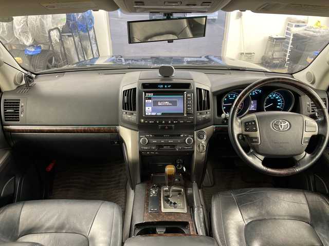 トヨタ ランドクルーザー AX G 60thブラックレザーセレ 道央・札幌 2011(平23)年 12.8万km ブラック ・４WD/サンルーフ/・純正HDDマルチナビ/・DVD.CD.HDD.フルセグ/・バックカメラ/・レザーシート/D.N席パワーシート/・D.N席シートヒーター/・クルーズコントロール/・ウッドコンビハンドル/・HIDライト/オートライト/・社外20インチアルミ/・スマートキーx２/・ETC