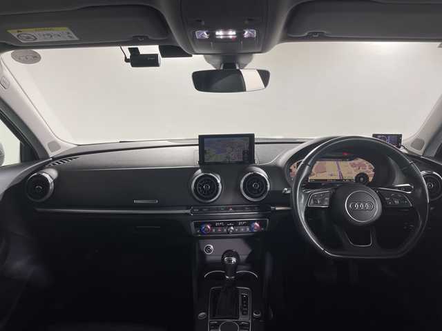 アウディ Ａ３ SB 1．4 TFSI スポーツ 福岡県 2018(平30)年 4.4万km グレー ワンオーナー/純正HDDナビ/・CD/DVD/BT/フルセグTV/・バックモニター/アウディプレセンス/革シート/・シートヒーター(D/N)/・パワーシート(D/N)/前方ドライブレコーダー/レーダー探知機/ETC/コーナーセンサー/オートブレーキホールド/LEDヘッドライト/・オートライト/・フォグランプ/アイドリングストップ/プッシュスタート/スペアキー
